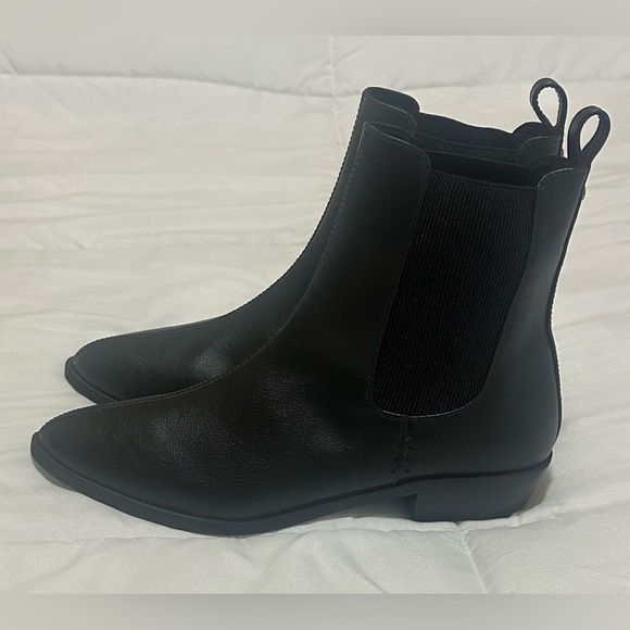 Voes & Company Shoes - New Never Worn Voes&Company Harlow Chelsea Boots (vegan, black) size US 7/ EU 38